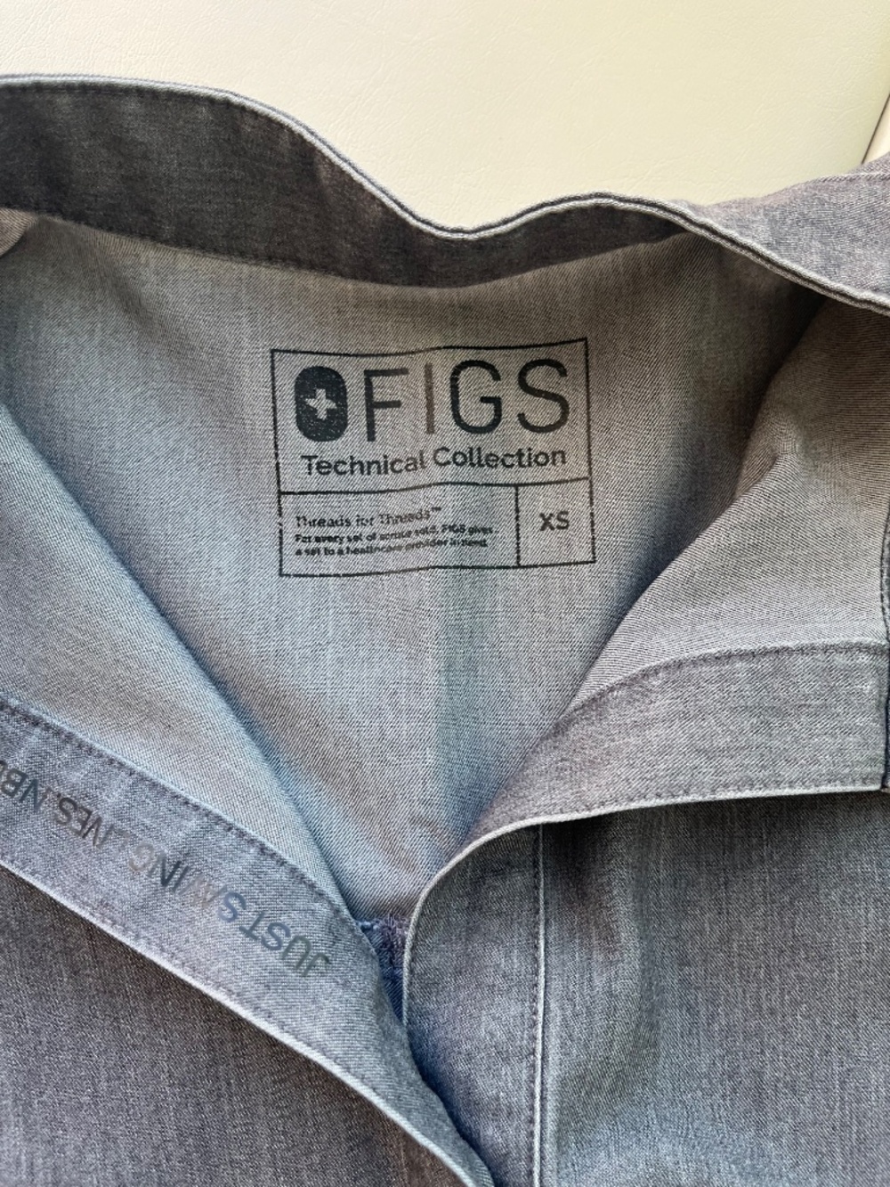 FIGS scrubs - Picture 3 of 4